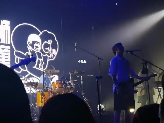 狮童乐队跳山羊