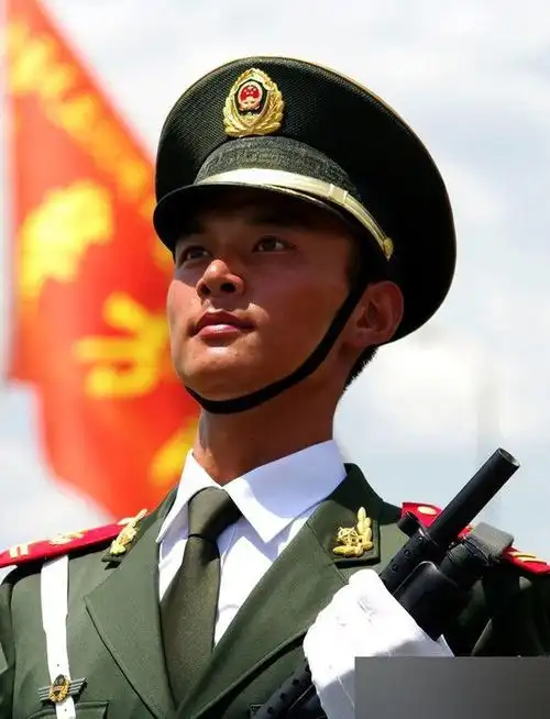 中国最帅的80后军人 不用任何修饰的男人