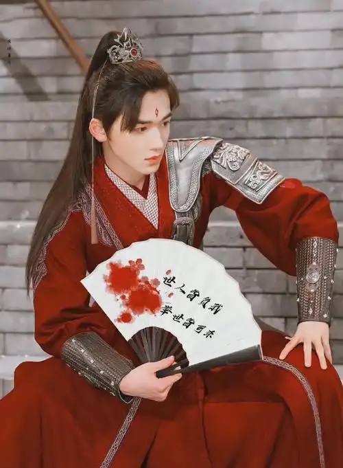 来看看奇迹轩轩的高马尾古装造型吧!@时代少年团-宋亚轩