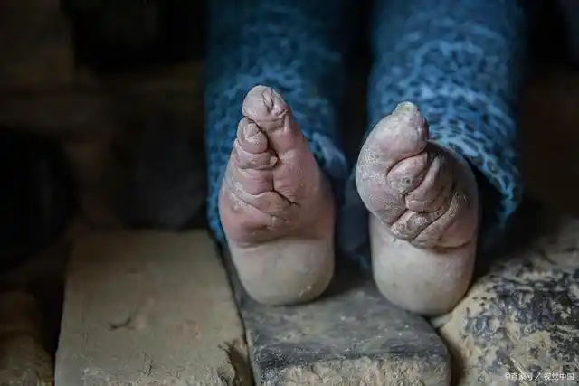 祖母:一个长着三寸金莲的小脚女人