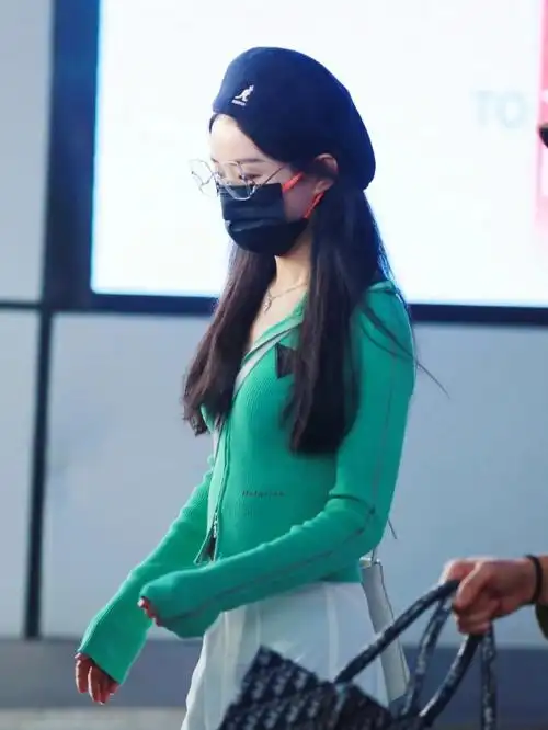 赵丽颖机场饭拍