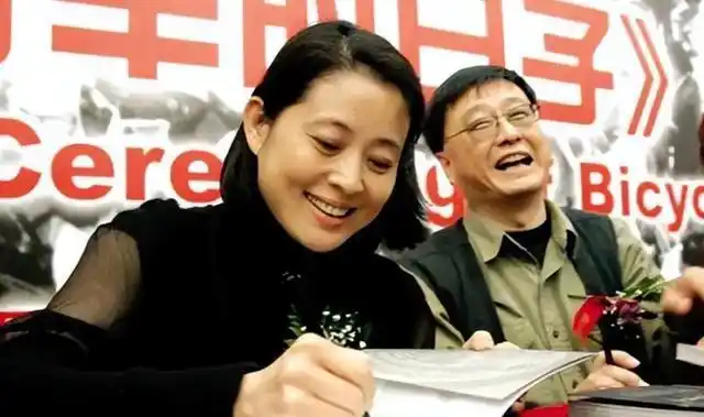 就是在她最痛苦时,合作过多次的杨亚洲出现.