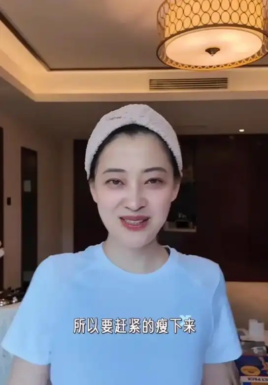 梅婷素颜健身,在剧组拍戏长胖了5斤,48岁的年纪还有身材焦虑