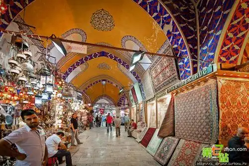 伊斯坦布尔浓郁的欧亚风情购物市场