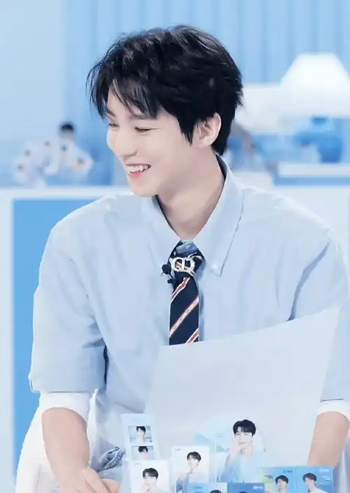 王俊凯直播抽签名照?这波操作太"实诚"了!