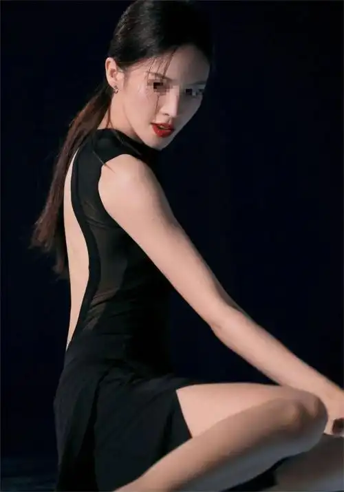 张柏芝43岁湿身内衣大胆写真惹火曲线让人窒息