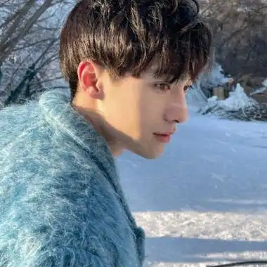 冬天氛围感帅气男生头像图片