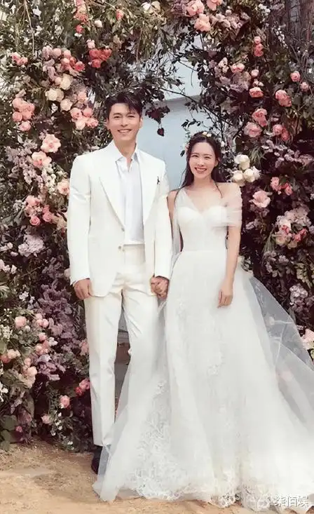 孙艺珍玄彬带儿子现身咖啡厅,路人曝光甜豆长相,大眼睛像个女孩