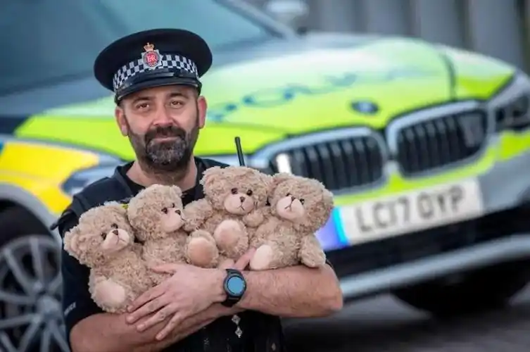 为什么每辆荷兰警车里都至少有2只泰迪?