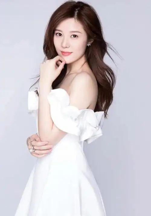 端庄优雅温婉大气的清纯西施乌靖靖