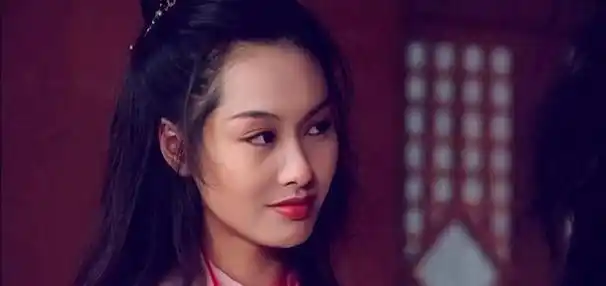 网友们对朱茵参加小杨哥的直播间带货活动产生了浓厚兴趣和讨论,这一