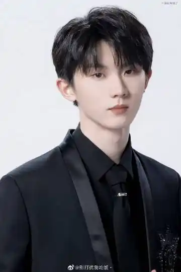 钻石主唱马嘉祺超话#马嘉祺 一起去未来# 从前的日色变得慢,车,马