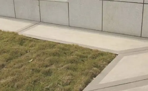 勒脚是建筑物外墙的墙脚,即建筑物的外墙与室外地面或散水部分的