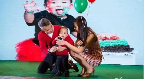 2015年2月14日顺利诞下一子;有了妻子的支持以及儿子的牵挂,程雷主持