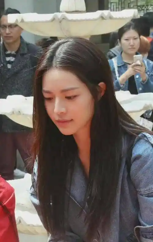 看到16年的钟楚曦,终于知道为什么能让李现念念不忘了_模样_时候_身材