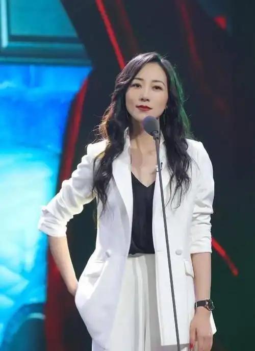 韩雪这次不再隐瞒爆出隐婚六年老公的身份震惊整个演艺圈