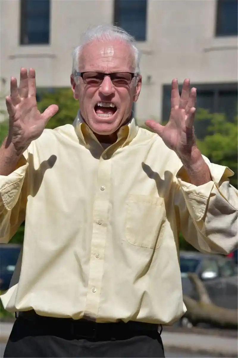 为何穷人脾气大? 范畴的讲:脾气尺寸因人有所不同的.