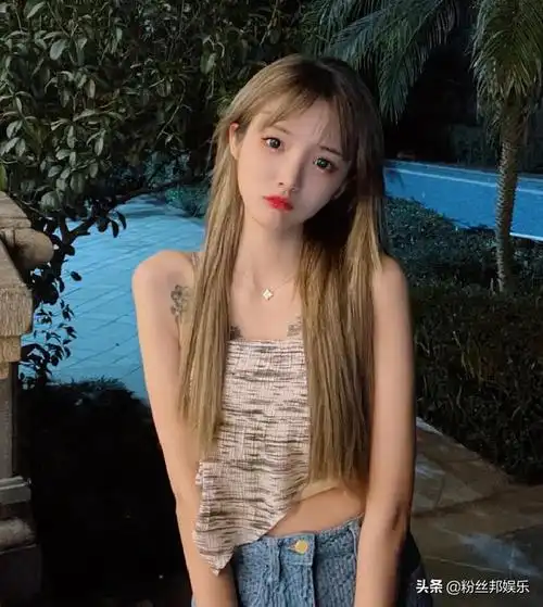 网红套路璐路人视角曝光双腿瘦得瘆人女网友不羡慕反而害怕