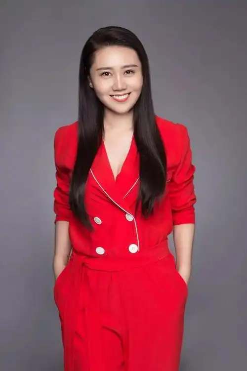 北京电台诵读小站主持人靳桥,奕丹携现代作家安意如,"暖心帮帮团"团