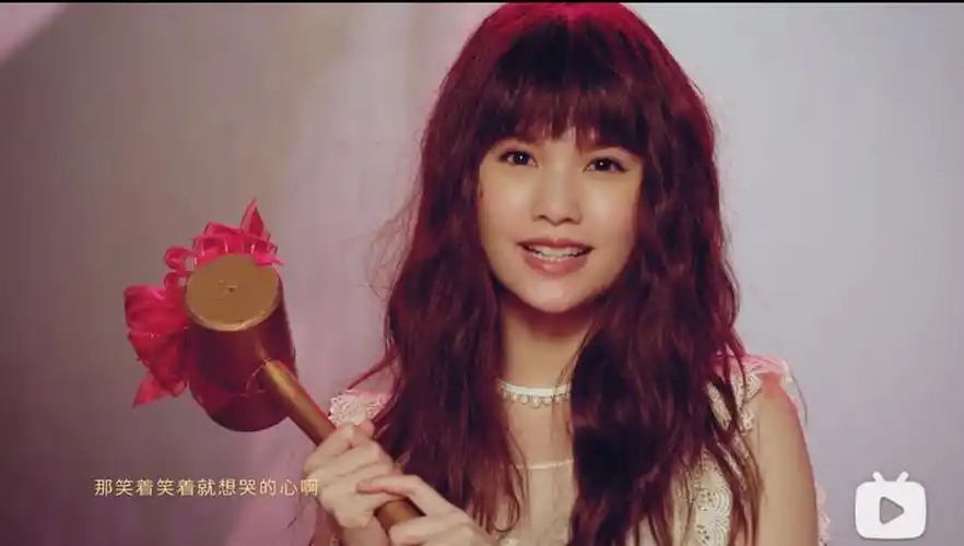 杨丞琳这个新歌mv简直爷青回……小优齐悦宝茱姐还有4inlove