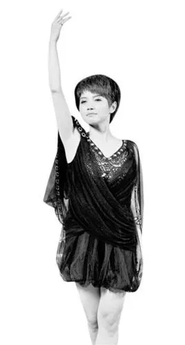 图为《重来》(影评)中有大量的探戈舞镜头,女主角颜丙燕在首映式上