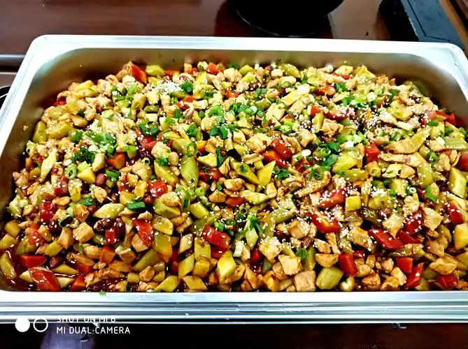 三楼特色自助餐更新菜品,欢迎各位同学品尝!