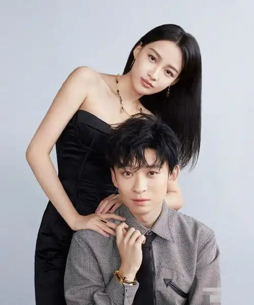 董子健零点为孙怡庆生:祝她的老公越来越帅