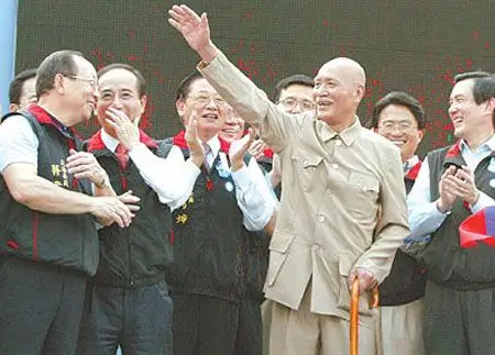 图文:"蒋介石"现身国民党大游行