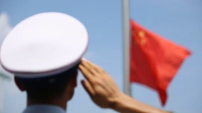 爱国军人敬礼红旗飘扬视频素材