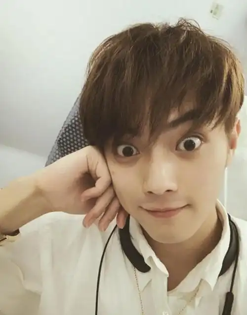 逆天改命许凯大一退学转行某宝模特与粉丝相爱相杀火出圈