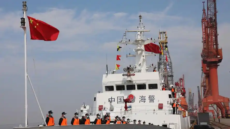 中国海警舰艇编队起航赴北太平洋开展公海渔业执法巡航