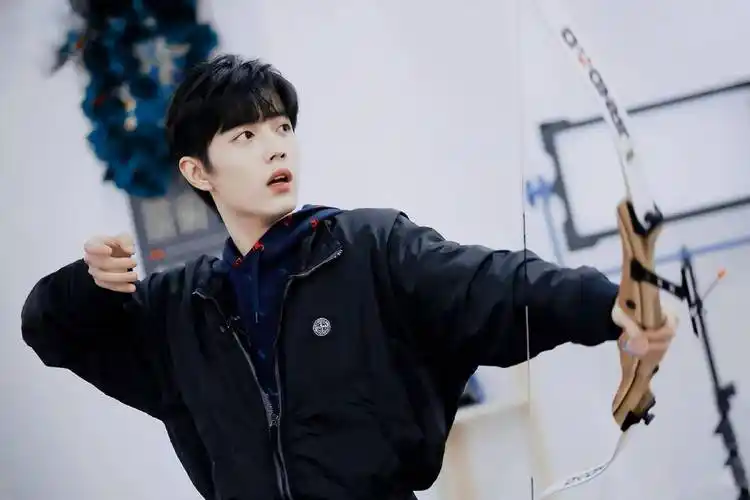 娱乐连连看:肖战,时代少年团,成毅,田曦薇,秦俊杰,张元英_作品_艺名