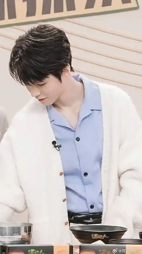 白白嫩嫩的 还有小虎牙的王俊凯 谁不想rua一口#王俊凯直播#王俊凯丨