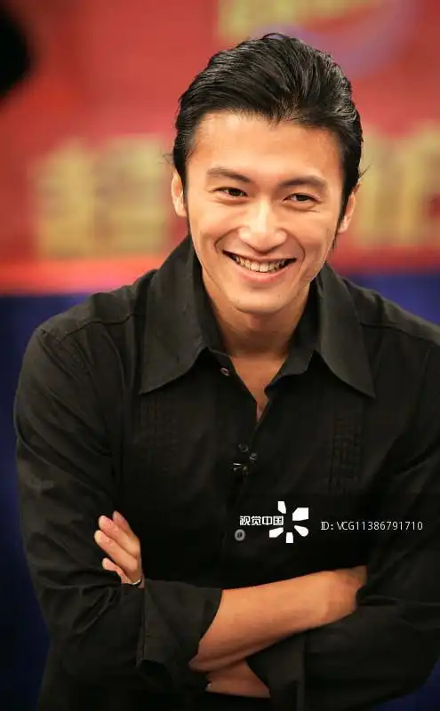 谢霆锋25岁的照片终于知道他为什么说男生要找回该有的荷尔蒙