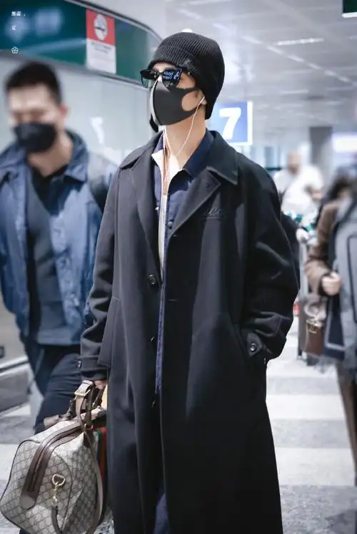 肖战米兰机场饭拍##肖战机场##hello时装周