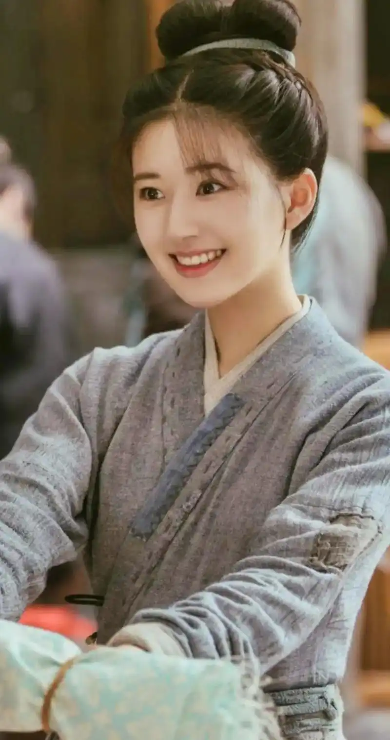 《长歌行》中的赵露思 - 抖音