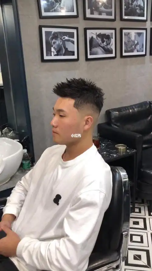 钢夹烫男士发型