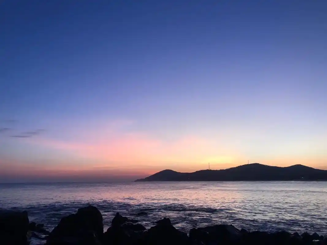 用照片记录海边日落#好看的晚霞分享给喜欢的人 #我在人间贩卖 - 抖音