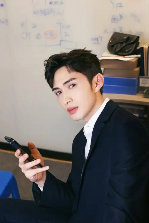 张彬彬三分野办公室剧照