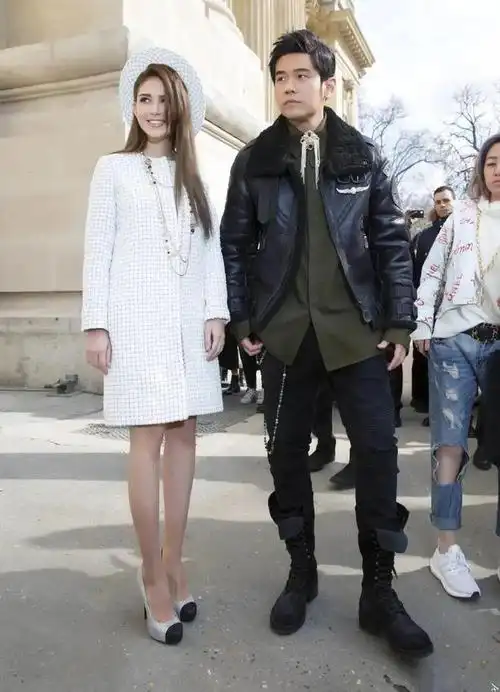 昆凌还是管管周杰伦吧裙裤穿邋遢显矮一下变成1米5的视觉感了