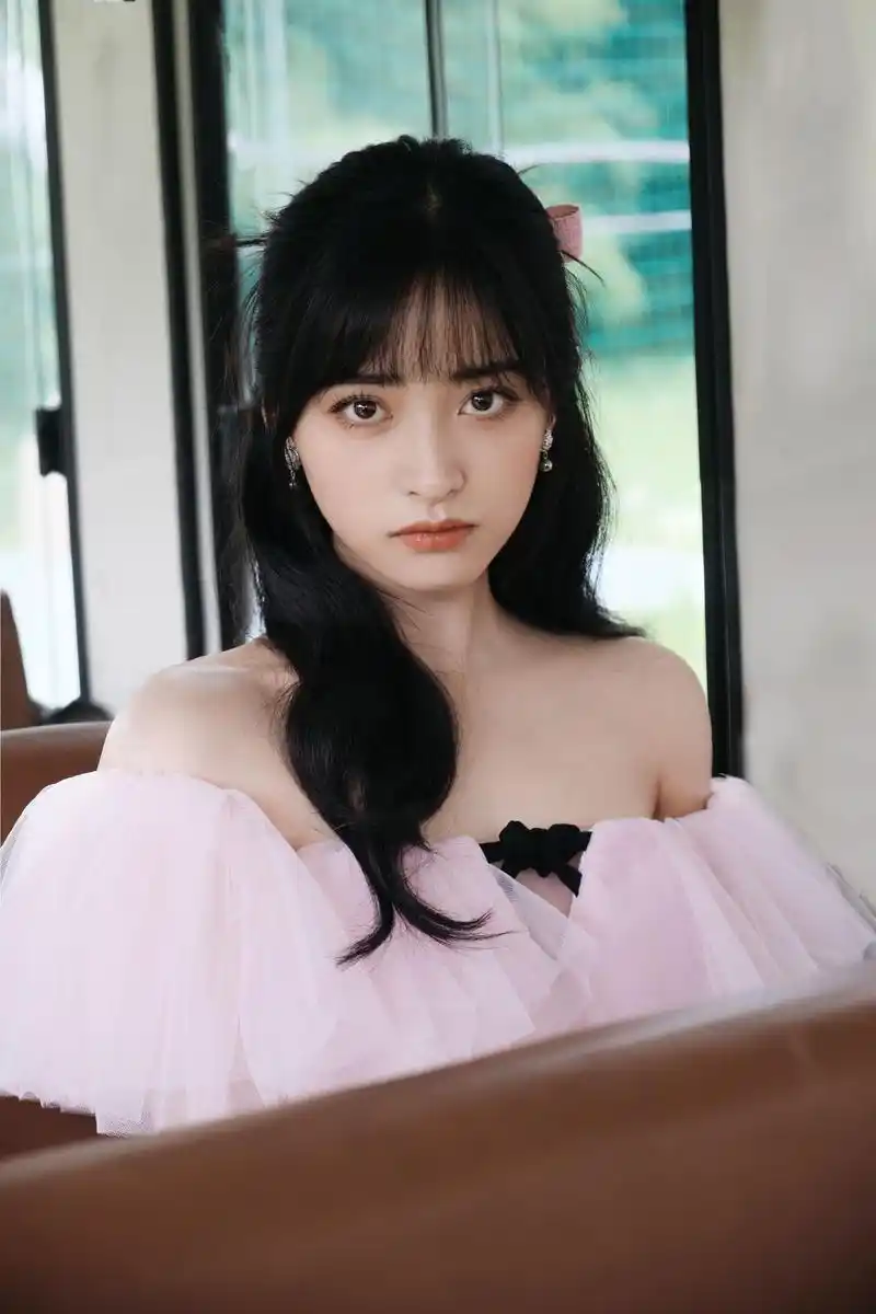 近日,泰国评选出了他们心中的中国十大最美女演员:迪丽热巴,赵