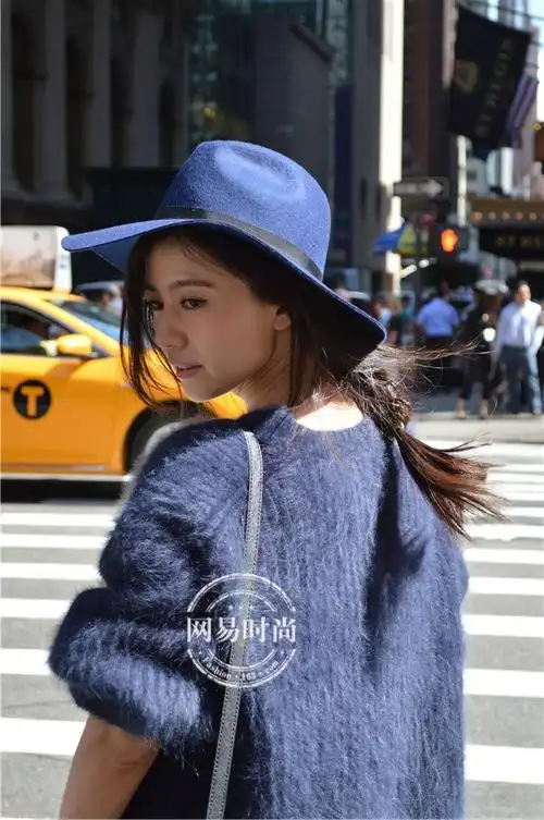 高圆圆独家街拍有颠覆更迷人