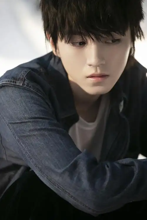 王俊凯时尚先生esquire7月刊