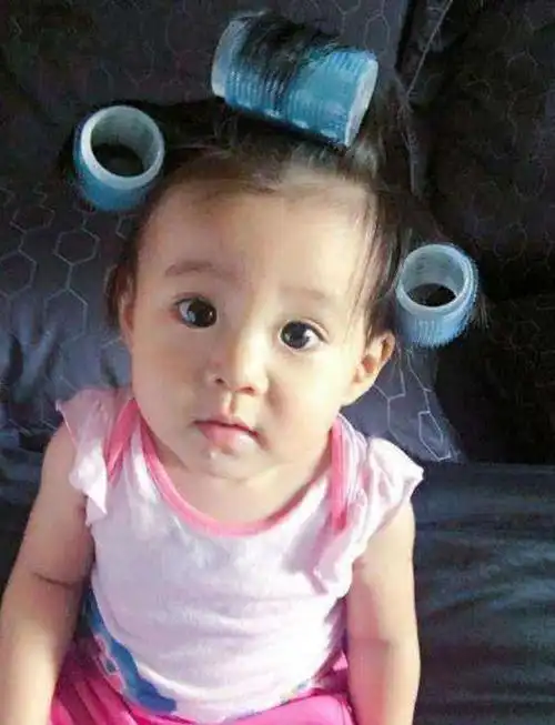 晒娃还是炫富?林心如罕见晒女儿近照,2岁小海豚戴千元手表!