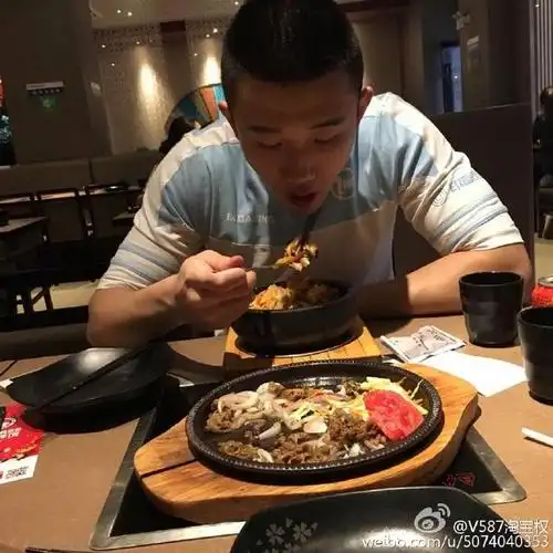 tbq和死亡宣告"约会"吃饭,真没想到两人关系能如此要好!