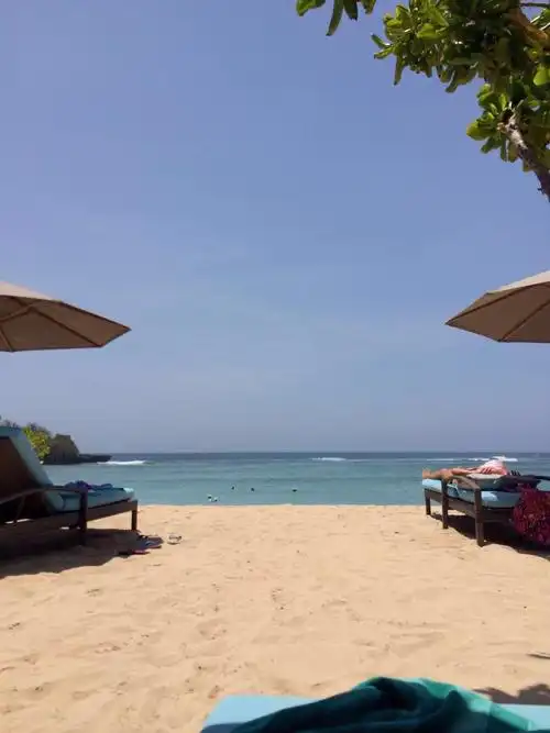 【携程攻略】巴厘岛库塔海滩景点,宾馆环境很好!海边沙滩干净!