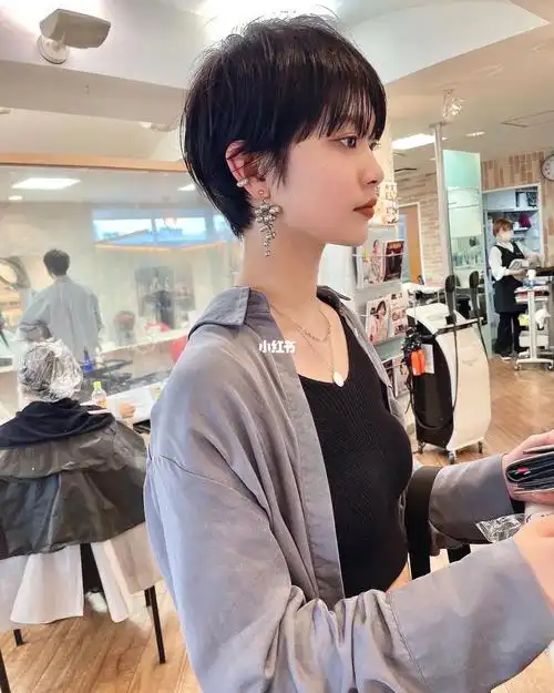 【2021气质 酷感女生短发】上海剪发 上海短发_短发_剪发_发型_脸型
