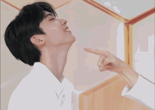 马嘉祺侧脸照##马嘉祺的喉结好明显