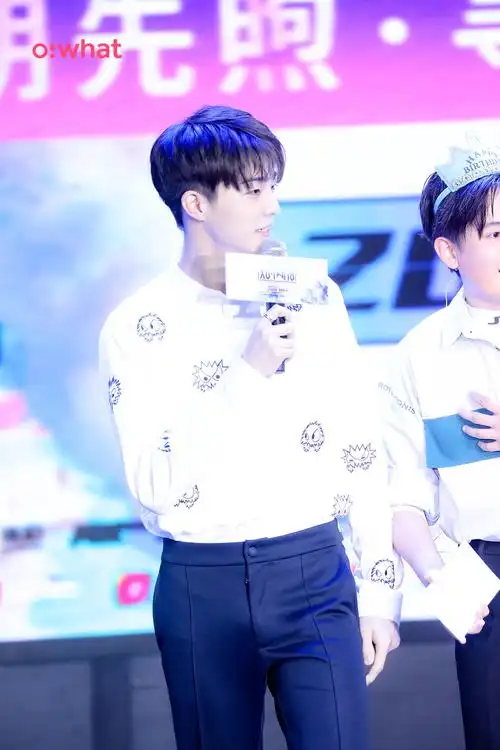 陈立农胡先煦生日会 cr微博@owhat