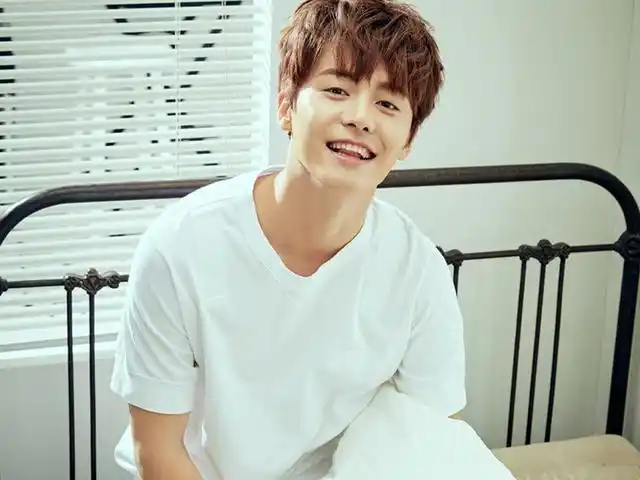 马天宇温润中暗藏锋芒,豪宅时尚简约,健身室红砖墙设计超时尚